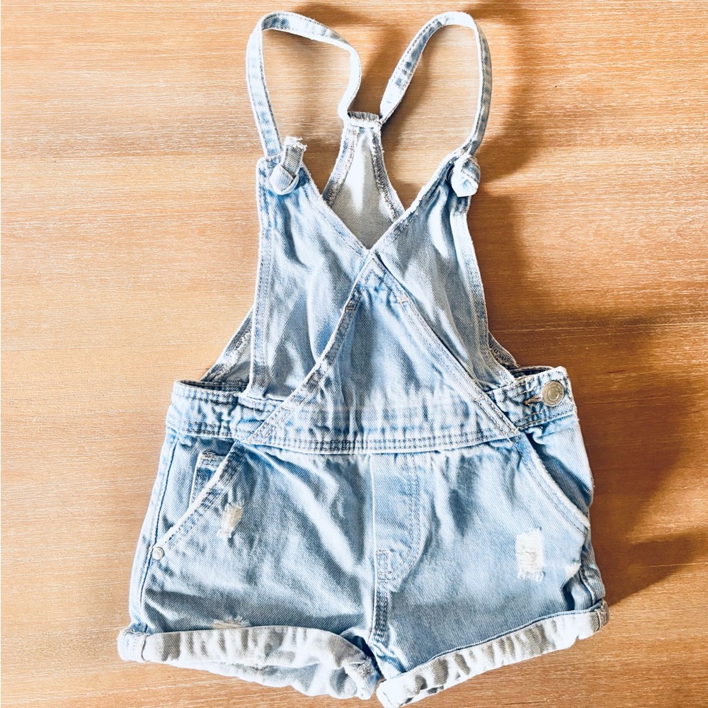 Zara Toddler Girls Light Wash Denim Overall Shorts Distressed, Sz 4T